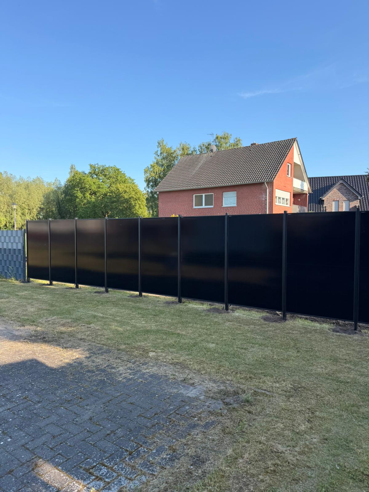 Bifacialer Solarzaun von Solar Horizont, installiert in Beelen